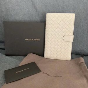 Bottega Veneta Medium Size Wallet White Color